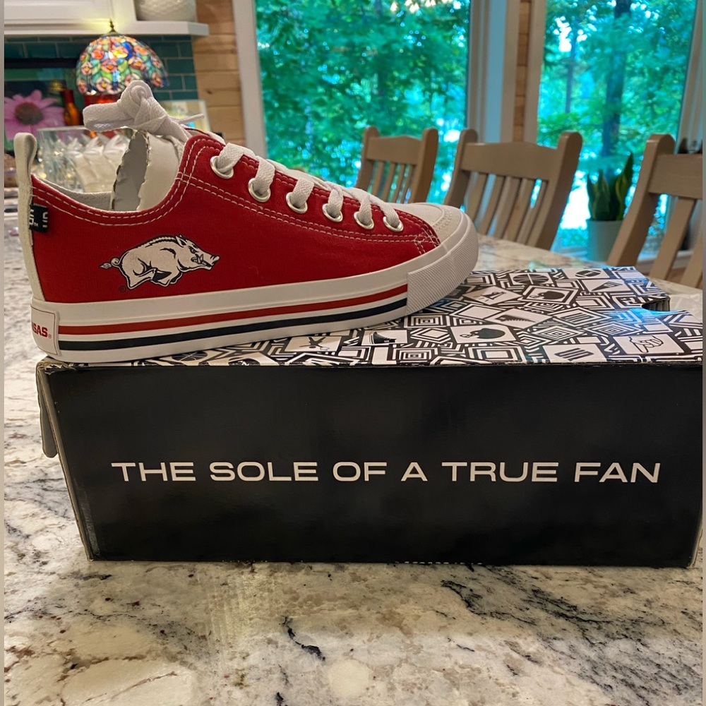 Arkansas Razorback Skicks New “Converse Style” shoes unisex Ladies 7, Mens 5